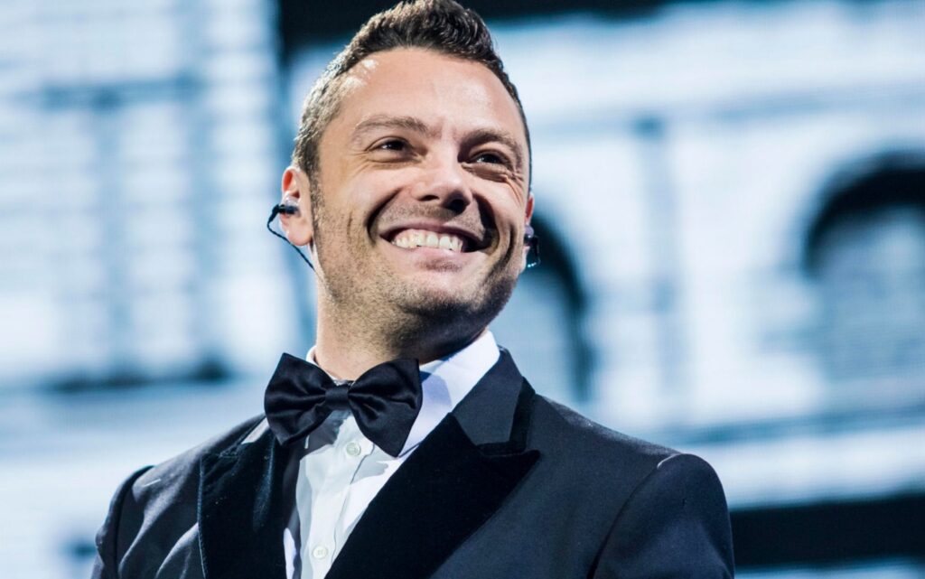 Tiziano Ferro live, intervista al cantante